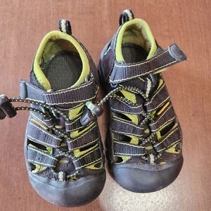 Toddler boy 9c Keen sandal